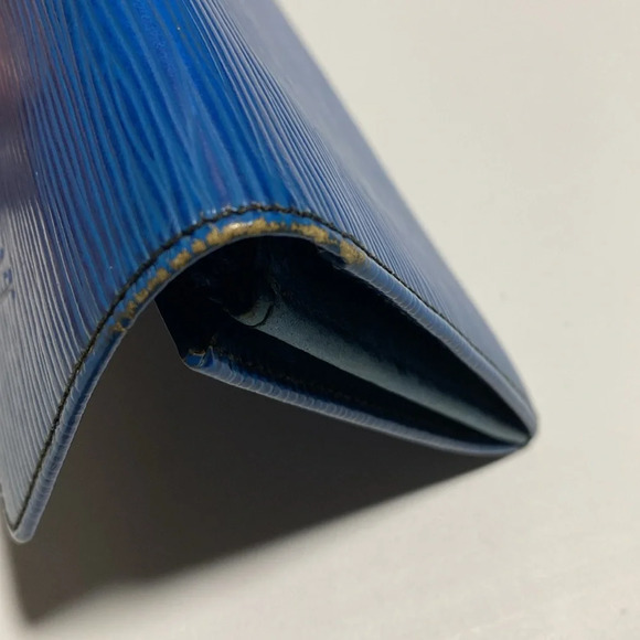 Authentic Louis Vuitton Malletier Blue Epi - Picture 5 of 17